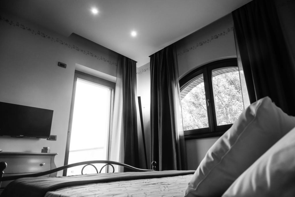 Cascina Cortine Bed & Breakfast Guarene Room photo