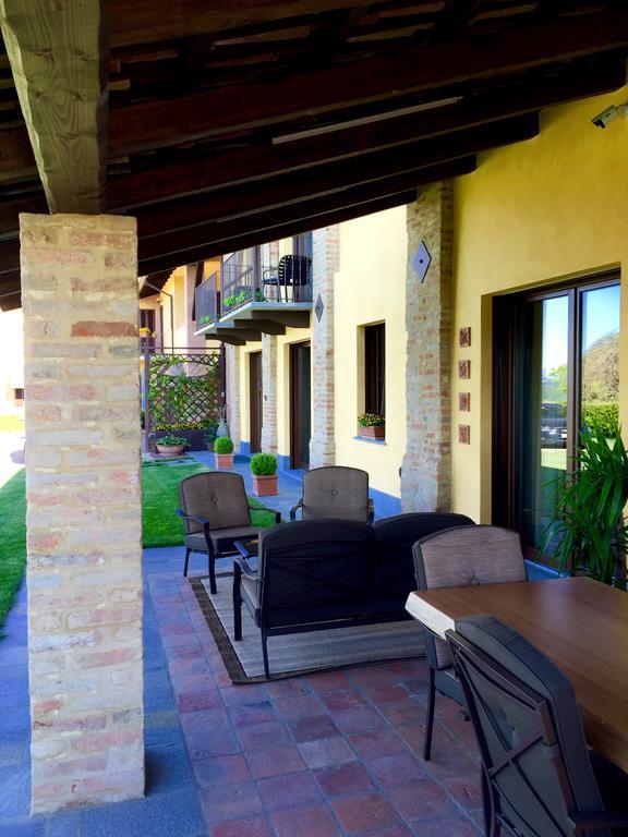 Cascina Cortine Bed & Breakfast Guarene Exterior photo