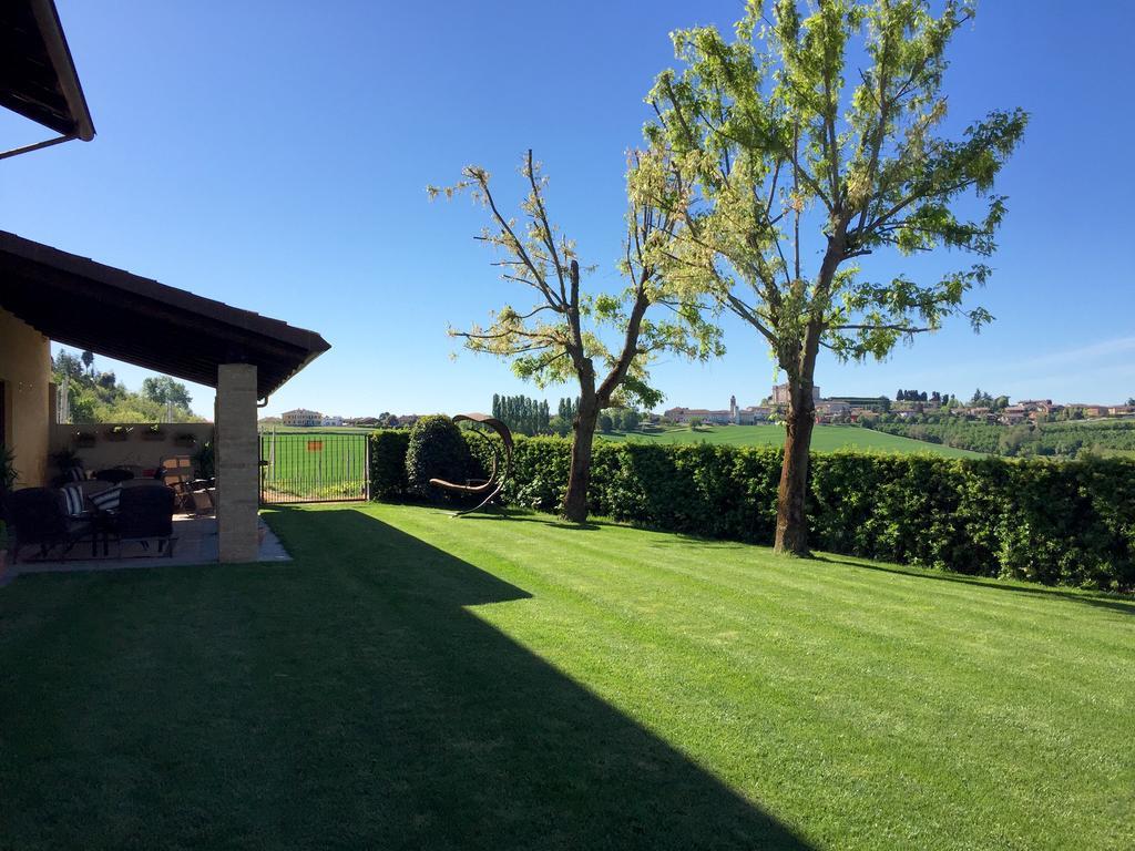 Cascina Cortine Bed & Breakfast Guarene Exterior photo